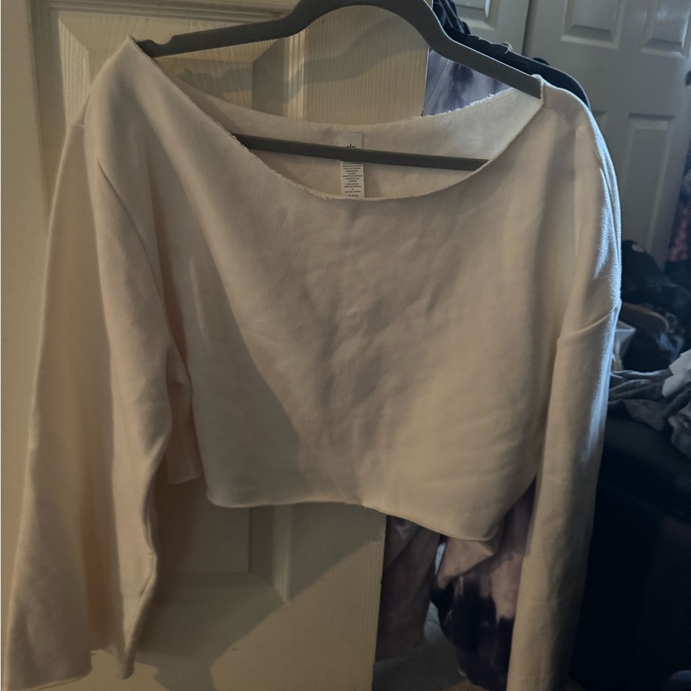 Elegant Cream Women's Top - Picture 4 of 6